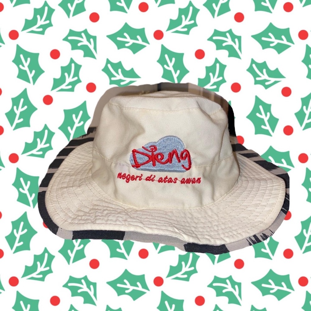 ✨Off-White Bucket Hat Lightly Worn 90’s